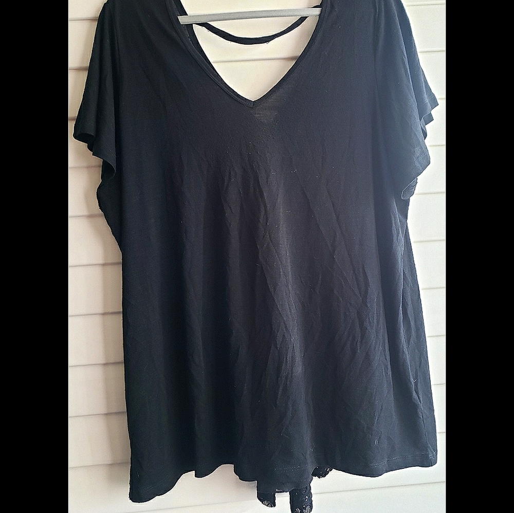Loose Tee Shirt with Lace Panel back detail black
